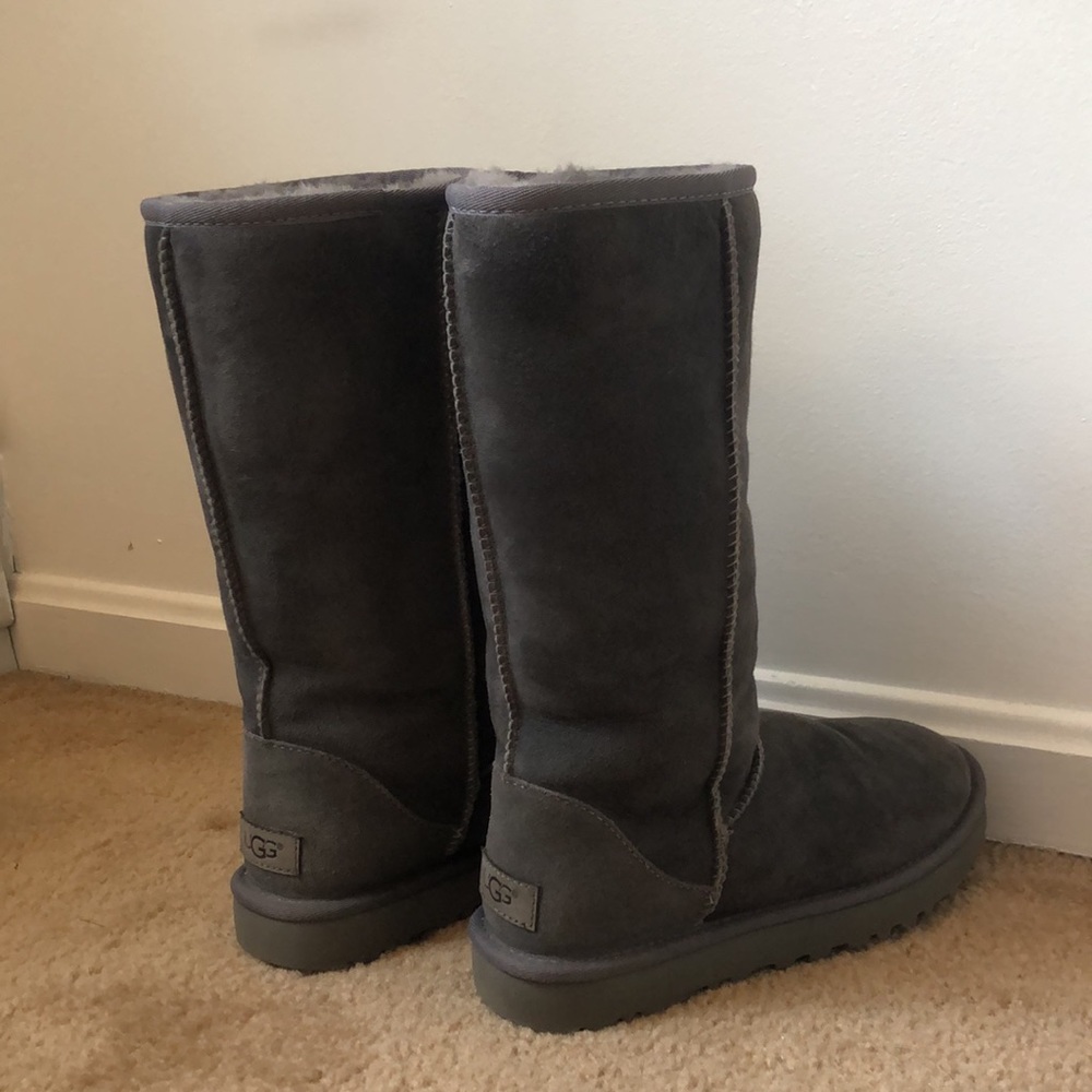 Uggs - Picture 2 of 9